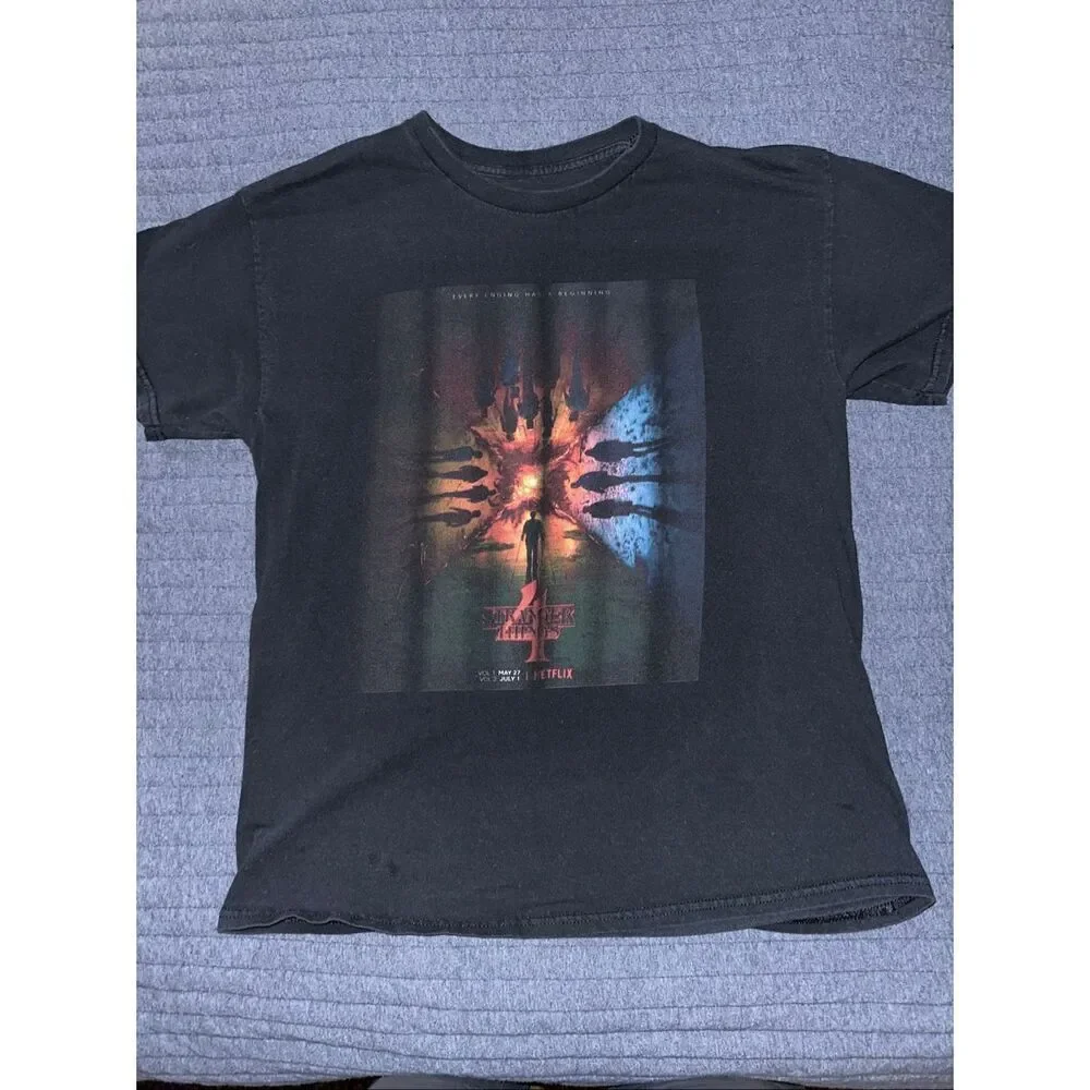 Stranger Things Season 4 Promo Poster Graphic T-Shirt – Men’s Large (No Tag) – P